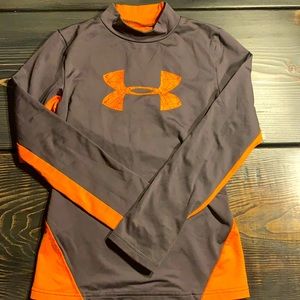 Under Armour Youth Boys Medium fitted long sleeve